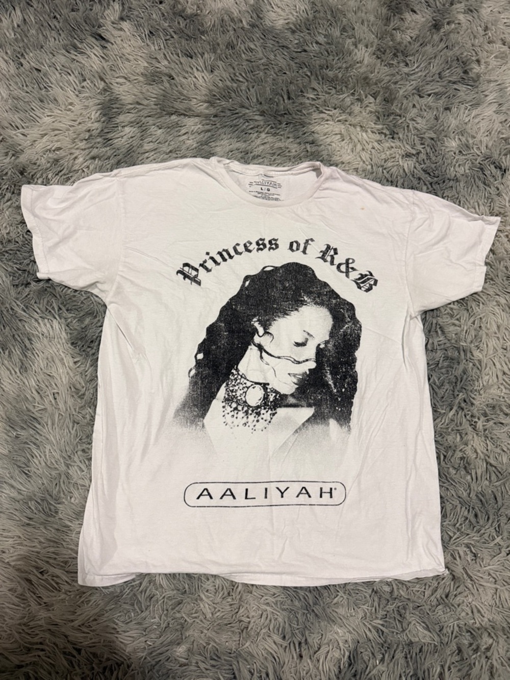 Aaliyah shirt Large used